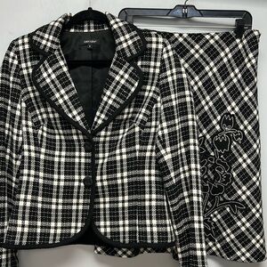 Karen Kane 2 Piece Black and White Plaid Suit Size 8